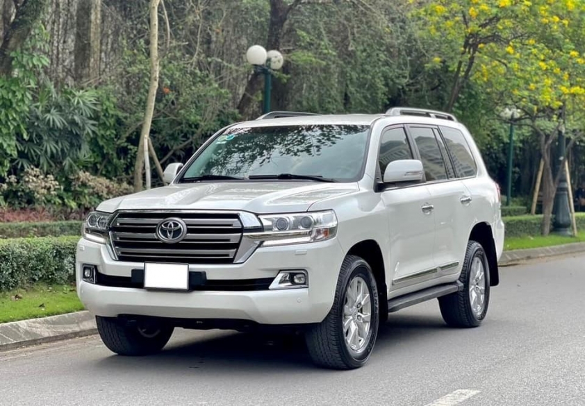 Ngỡ ngàng giá chào bán của Toyota Land Cruiser cũ sau 7 năm lăn bánh 433195
