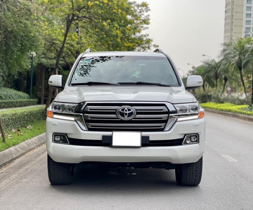 Ngỡ ngàng giá chào bán của Toyota Land Cruiser cũ sau 7 năm lăn bánh 433204