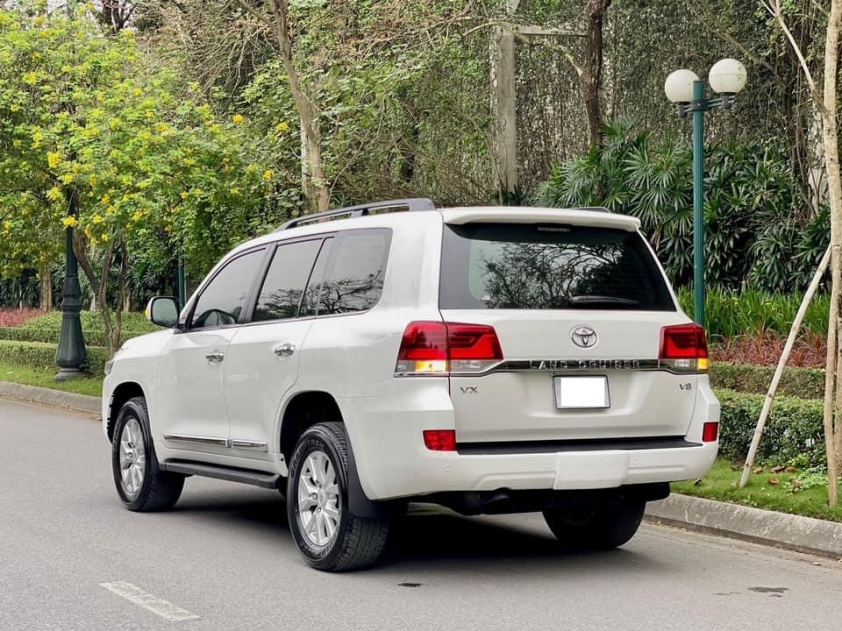 Ngỡ ngàng giá chào bán của Toyota Land Cruiser cũ sau 7 năm lăn bánh 433206