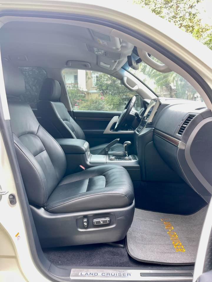 Ngỡ ngàng giá chào bán của Toyota Land Cruiser cũ sau 7 năm lăn bánh 433208
