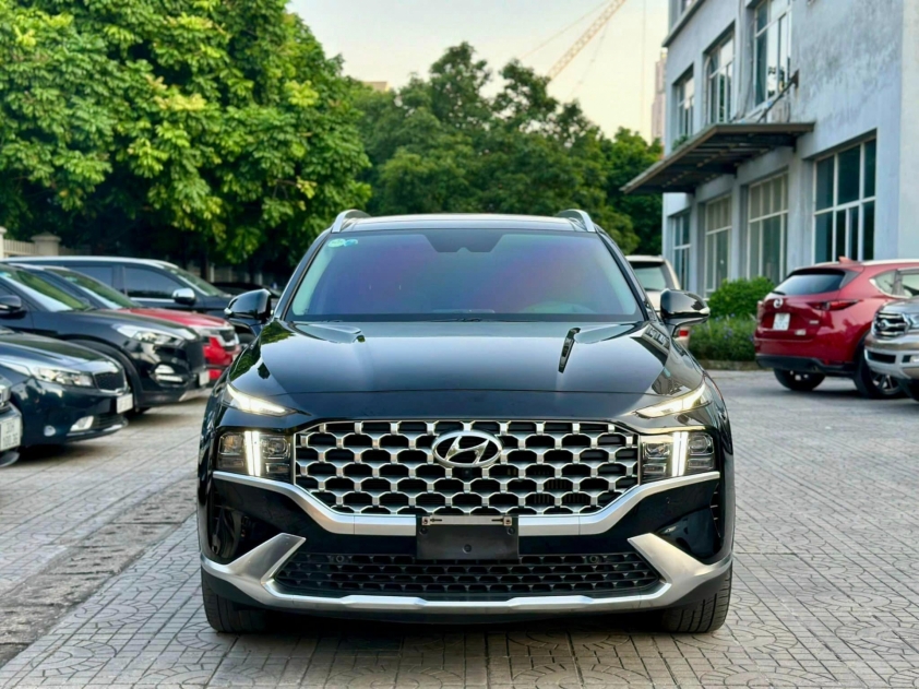Hyundai Santa Fe 'lướt' lăn bánh 3 năm lên sàn xe cũ với mức giá khó tin 433940