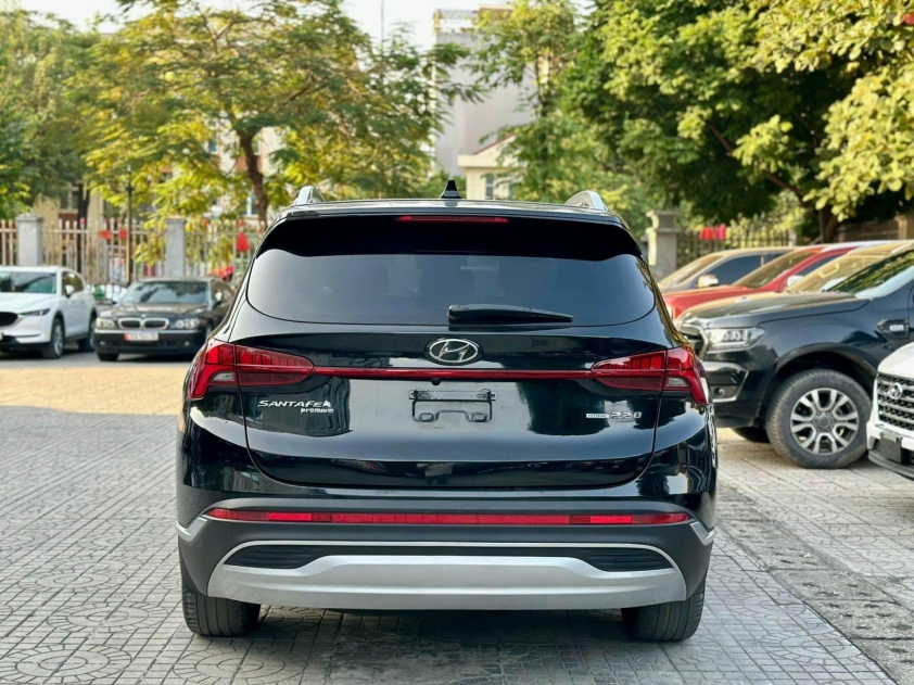 Hyundai Santa Fe 'lướt' lăn bánh 3 năm lên sàn xe cũ với mức giá khó tin 433941