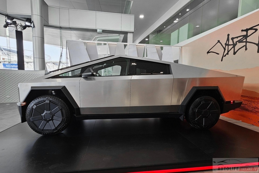 Cận cảnh chiếc bán tải điện Tesla Cybertruck đầu tiên có mặt tại thị trường Đông Nam Á 438184