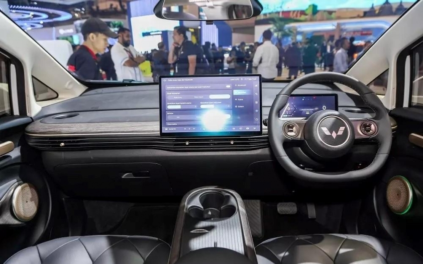 wuling-cloud-ev-3
