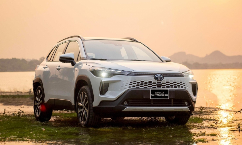 Toyota-Corolla-Cross-2024-10