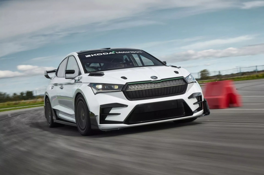skoda-enyaq-rs-race-concept-1009-4-1728532621.jpg