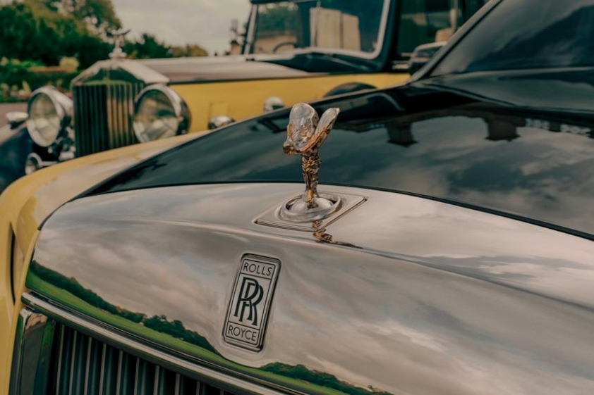 Rolls-Royce-Phantom-Goldfinger-3