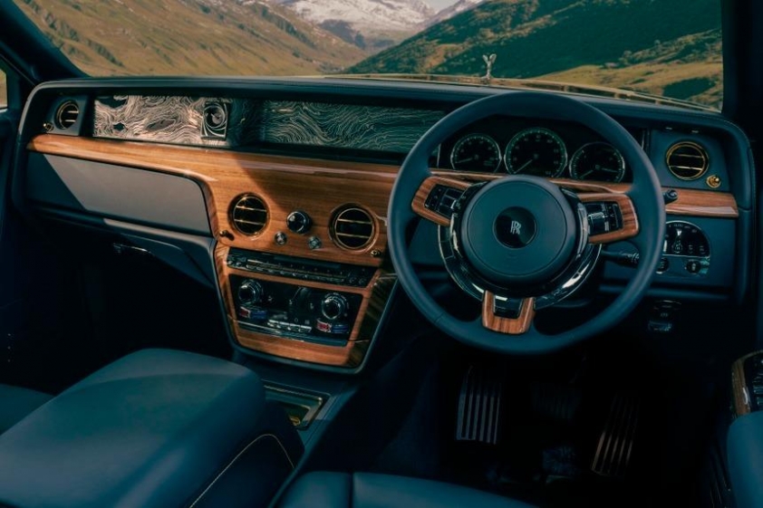 Rolls-Royce-Phantom-Goldfinger-4