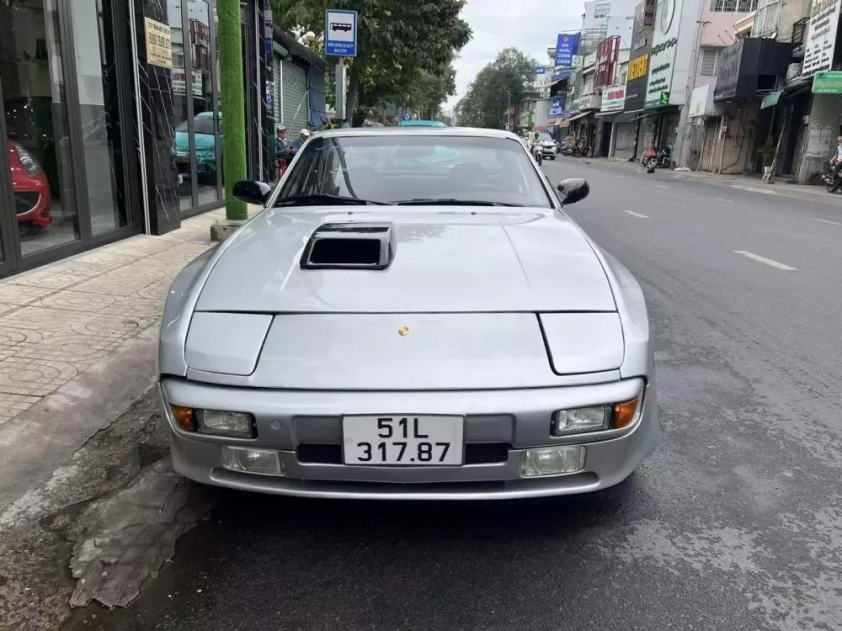 Chiếc Porsche 944 đời cổ của ông Đặng Lê Nguyên Vũ lần đầu xuống phố 574068