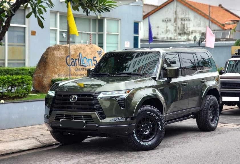 Chiêm ngưỡng chiếc Lexus GX 550 đầu tiên tại Việt Nam được độ theo phong cách camping 576067