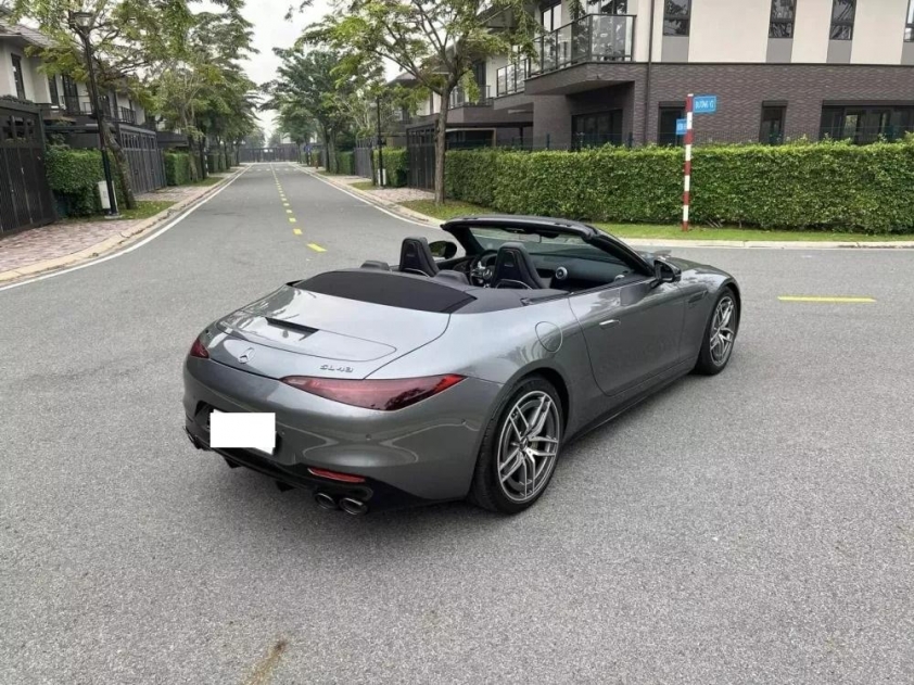 Mới chạy 7.000 km, Mercedes-AMG SL43 2024 đã lên sàn xe cũ với giá khó tin 577112
