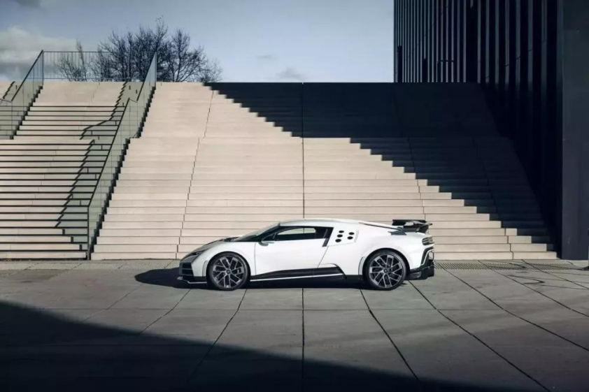 Bugatti Centodieci 2