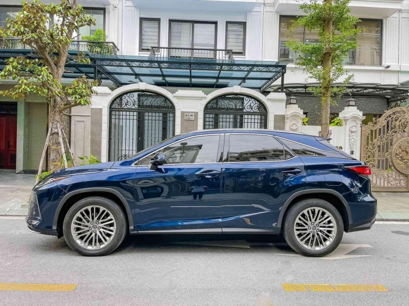 Ngỡ ngàng giá chào bán của Lexus RX 350 2022 sau hơn 2 năm lăn bánh 602835