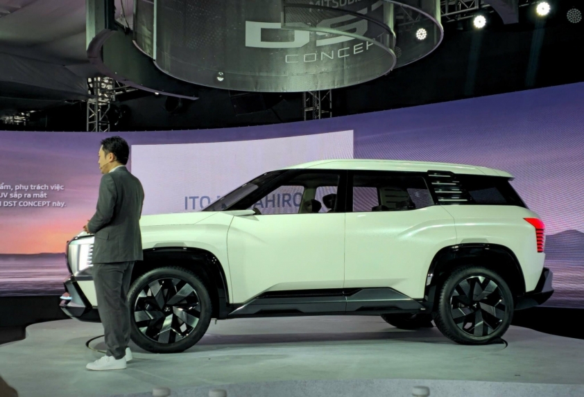 Cận cảnh Mitsubishi DST Concept - SUV 7 chỗ hứa hẹn