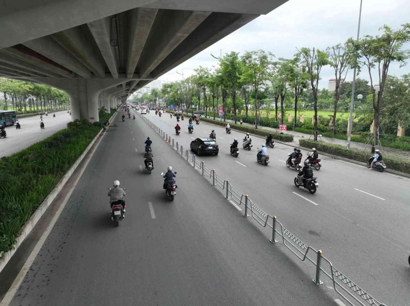 Phân làn ô tô - xe máy trên đường Phạm Văn Đồng, Võ Chí Công: Kỳ vọng giảm tắc, dân than