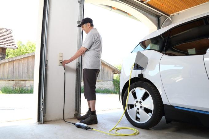 man-plugs-in-level-1-ev-charge-1