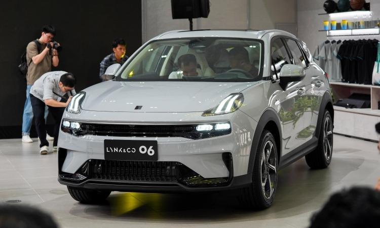 Lynk & Co 06 Core Plus