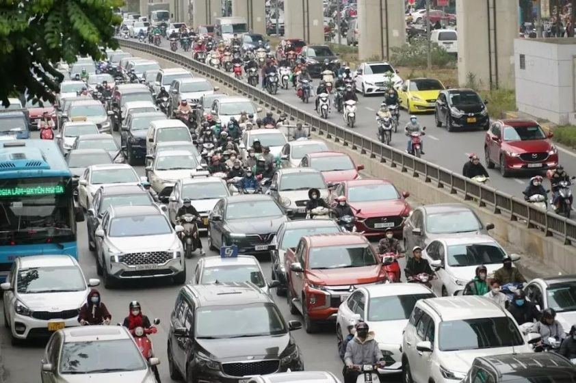 Người dùng ô tô, xe máy chạy xăng, dầu tại Hà Nội có thể sắp đối mặt với phí sở hữu cao hơn 665187