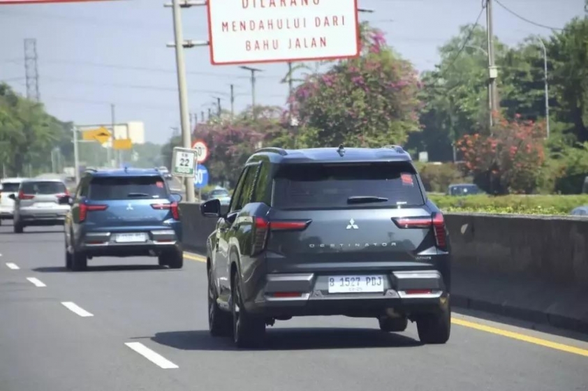 Mitsubishi Destinator 3