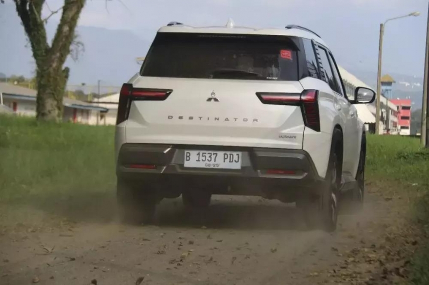 Mitsubishi Destinator 7