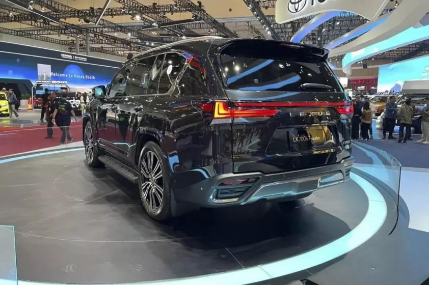 Lexus LX 700h 3