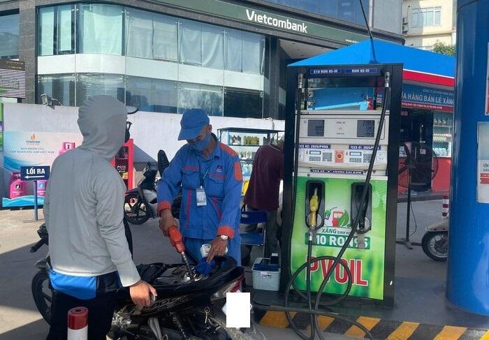 Xăng E10 ngày đầu mở bán: Giá rẻ hơn RON 95, người dân bắt đầu đổ thử 676400