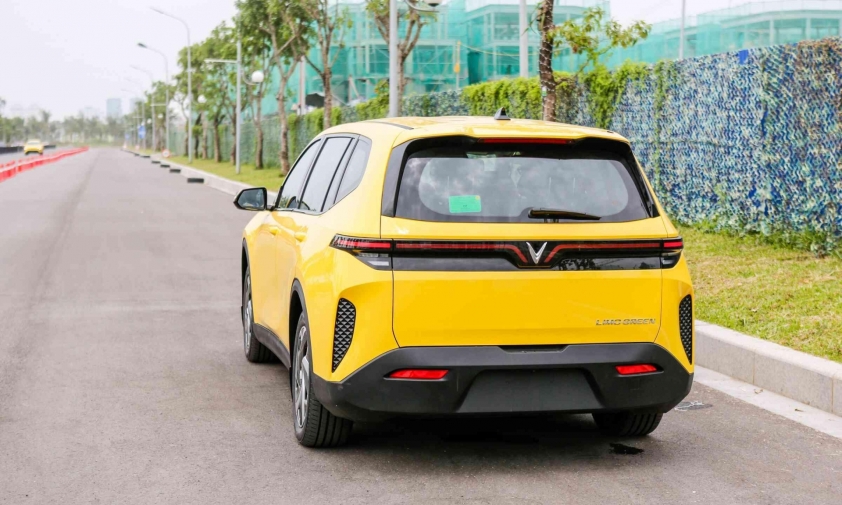 Mục sở thị xe điện VinFast Limo Green vừa