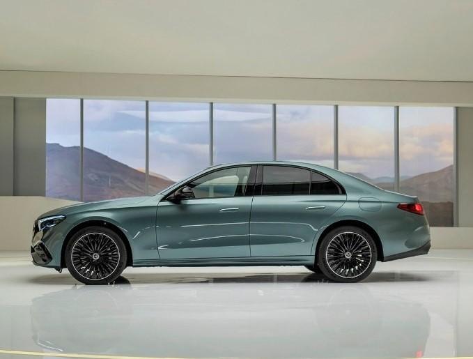 Mercedes-Benz E-Class 2025 5
