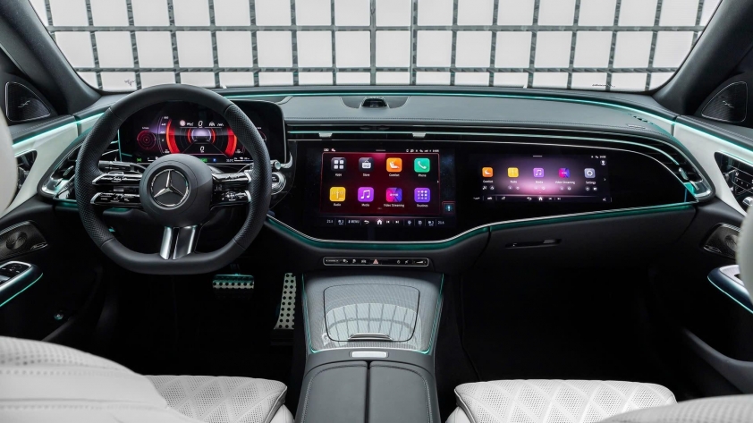 Mercedes-Benz E-Class 2025 6
