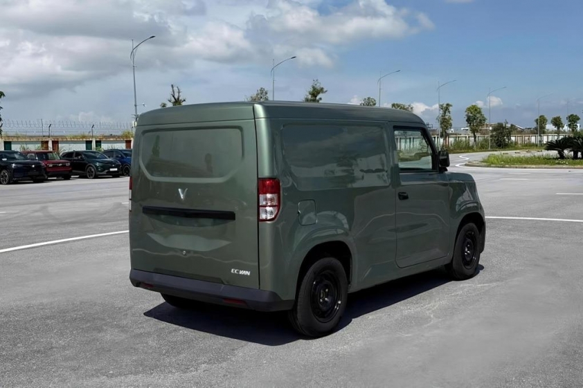 VinFast EC Van 3