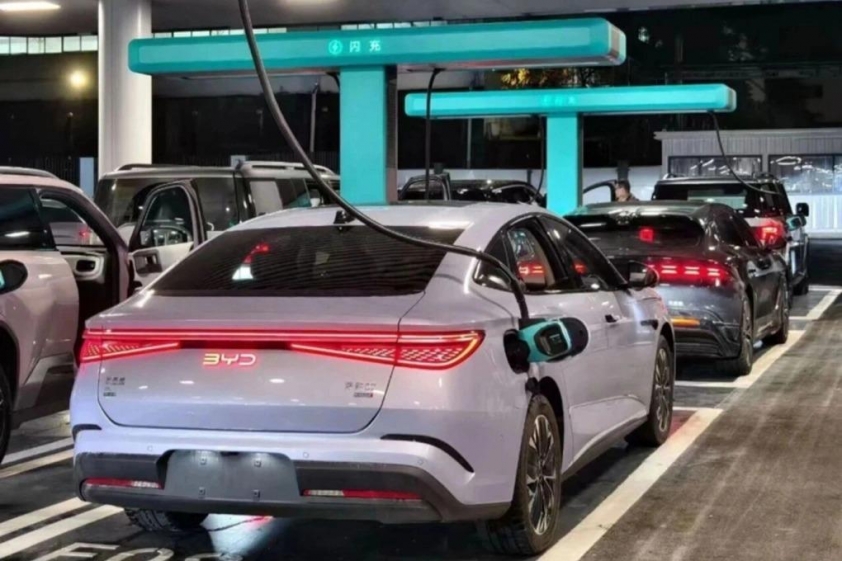 BYD gây 'chấn động' với công nghệ sạc siêu nhanh chỉ trong 5 phút, BMW lên tiếng cảnh báo rủi ro 816801