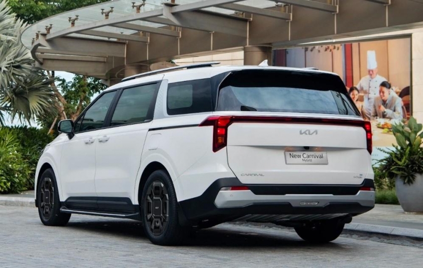 Kia Carnival Hybrid (3)