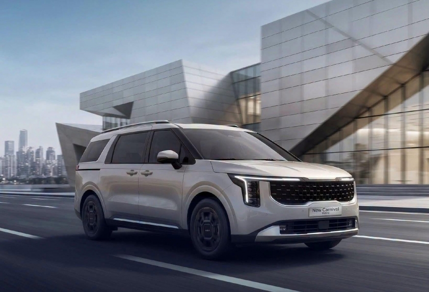 Kia Carnival Hybrid tiết kiệm xăng có thêm bản Luxury 8 chỗ