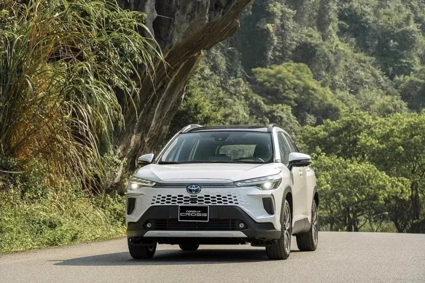 Innova Cross bất ngờ dẫn đầu doanh số Toyota Việt Nam trong tháng 6/2026