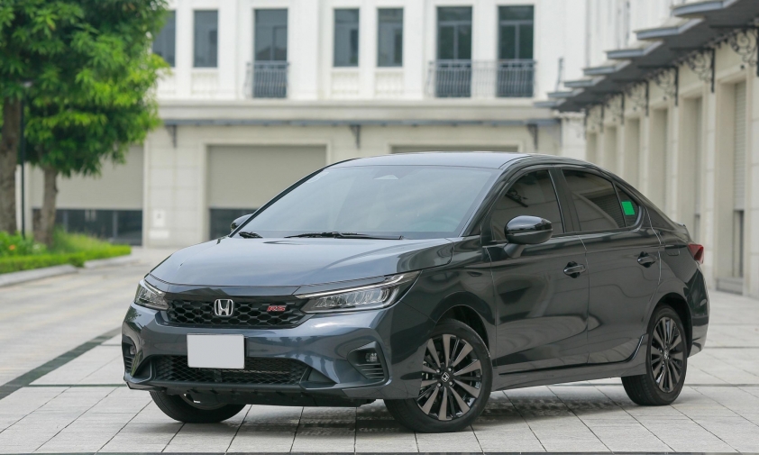 Top 10 ô tô động cơ xăng, dầu hút khách nhất tháng 6/2026: Innova Cross vượt Yaris Cross để vươn lên dẫn đầu 866216