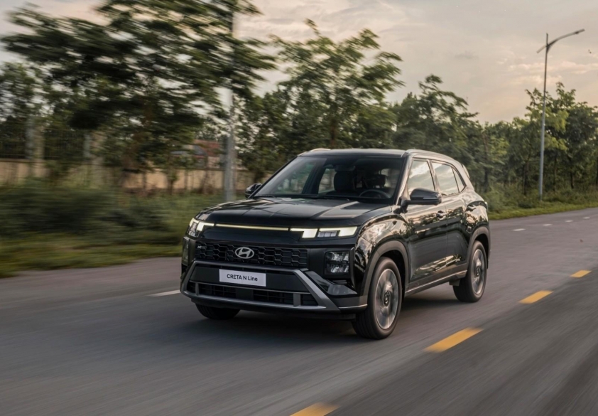 Top 10 ô tô động cơ xăng, dầu hút khách nhất tháng 6/2026: Innova Cross vượt Yaris Cross để vươn lên dẫn đầu 866221