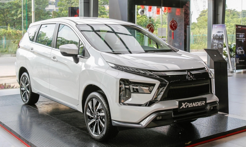 Top 10 ô tô động cơ xăng, dầu hút khách nhất tháng 6/2026: Innova Cross vượt Yaris Cross để vươn lên dẫn đầu 866213