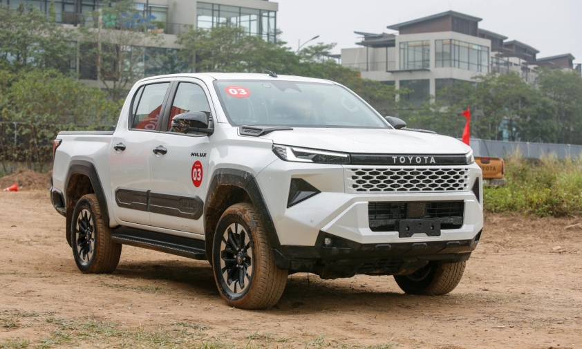 Top 10 ô tô động cơ xăng, dầu hút khách nhất tháng 6/2026: Innova Cross vượt Yaris Cross để vươn lên dẫn đầu 866214