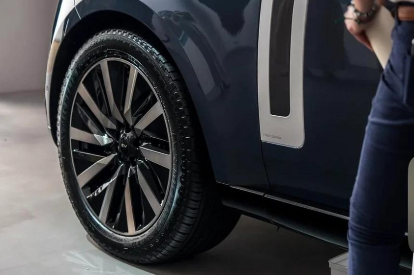 Range Rover Electric (3)