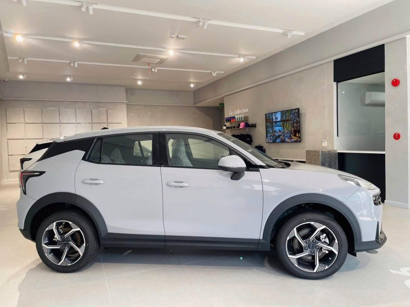 Lynk & Co 06 (3)