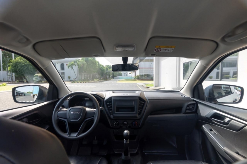 Isuzu D-Max D-Cargo 1000 ra mắt khách Việt: Cấu hình cabin đơn, tải hơn một tấn, giá từ 492 triệu đồng 875291