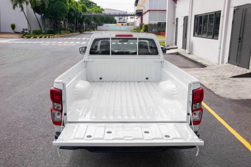 Isuzu D-Max D-Cargo 1000 (6)