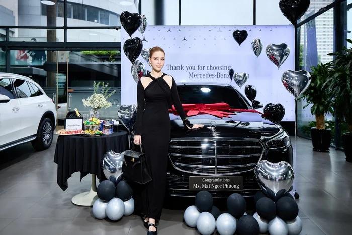 Chiếc Rolls-Royce Phantom xuất hiện trong bài đăng của Mai Phương Thúy có gì đặc biệt? 879369