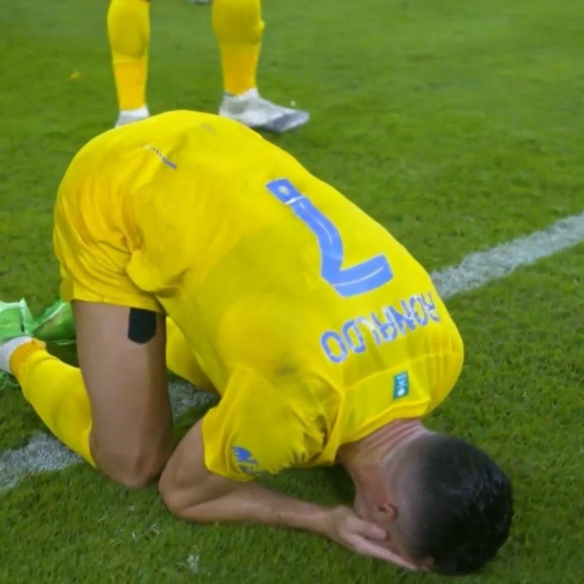 Ronaldo bật khóc sau thất bại của Al Nassr 473013