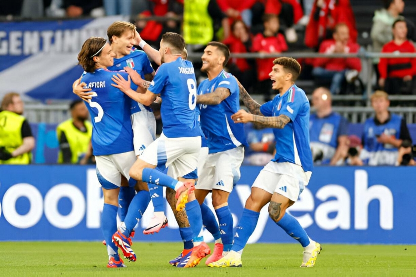 Trực tiếp Italia 2-1 Albania: Ăn miếng trả miếng 481671