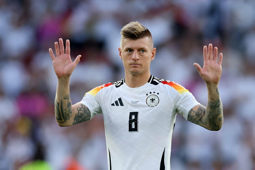 Toni Kroos vô duyên trong ngày giã từ sự nghiệp bóng đá 493543