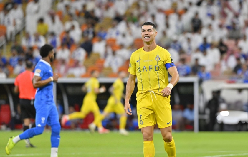 Ronaldo vào cuộc, Al Nassr ra quyết định về vị trí 'ghế nóng' 516819