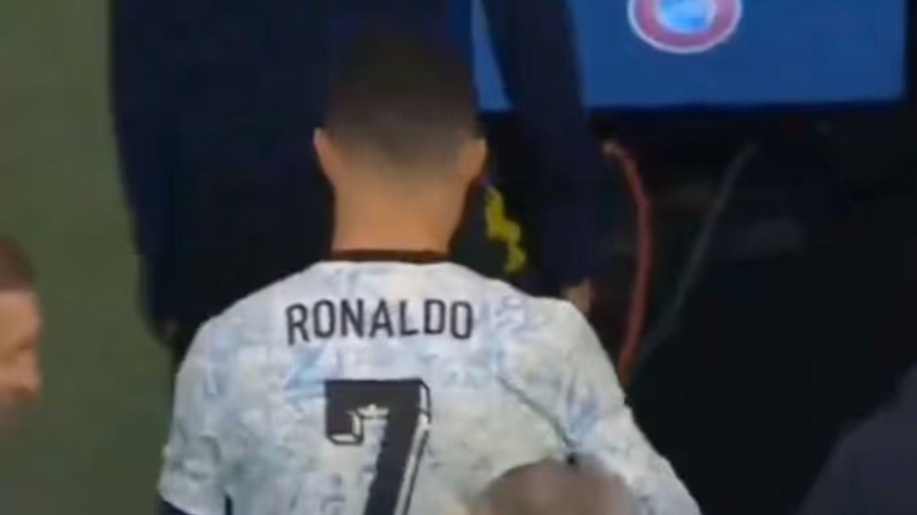 Ronaldo phản ứng dữ dội sau quyết định khó hiểu của trọng tài 542795