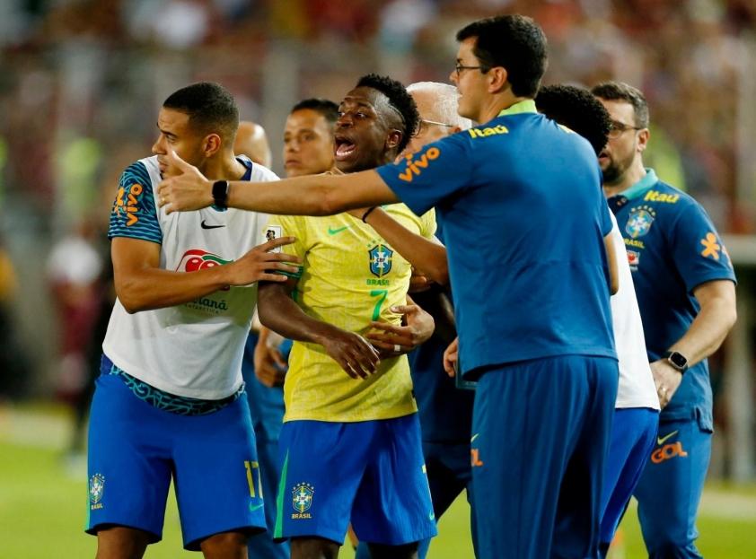 CĐV Brazil: 'Vinicius là cầu thủ chạy cánh tệ nhất' 557128