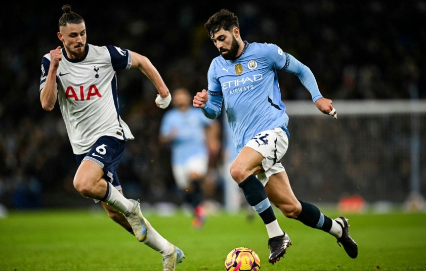 Fan Man City đòi loại 'siêu hậu vệ' sau trận thua Tottenham 560723